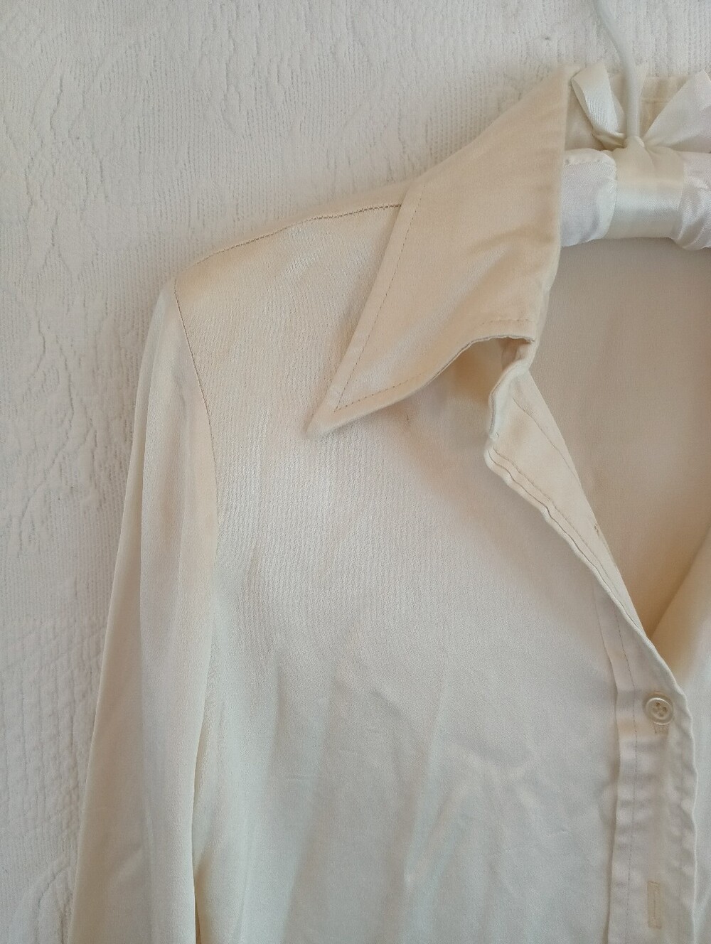 vintage cream silky satin button-down blouse classic pointed Dagger collar 70s - Picture 3 of 12
